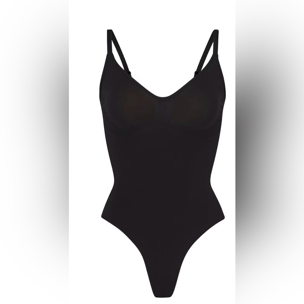 SKIMS - SEAMLESS SCULPT THONG BODYSUIT